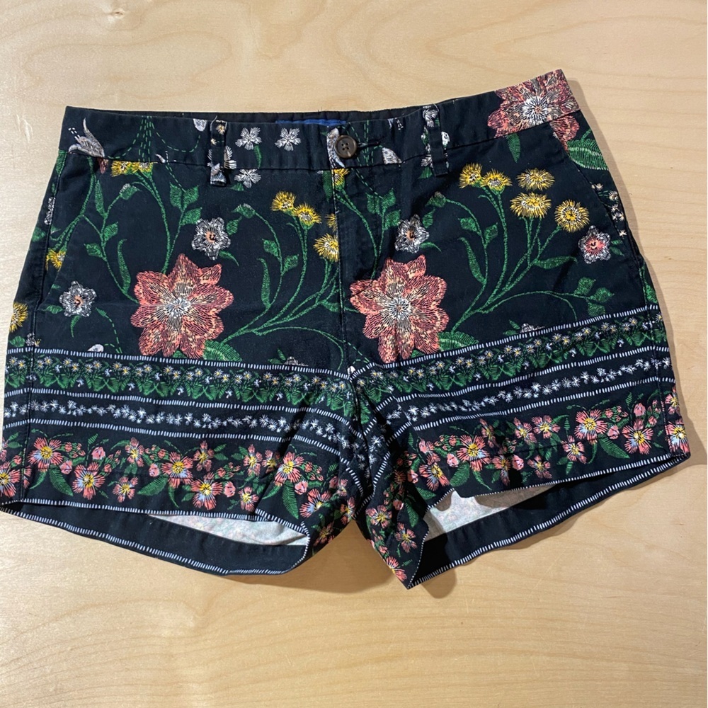 Old Navy Black Floral High Waist Women's Shorts 6 (OB)